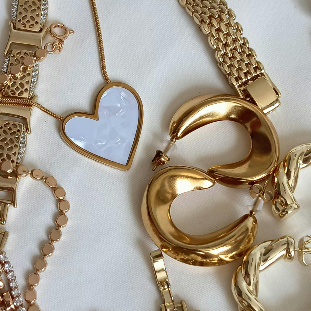 Mixed-Metal Jewellery Is Gaining Popularity